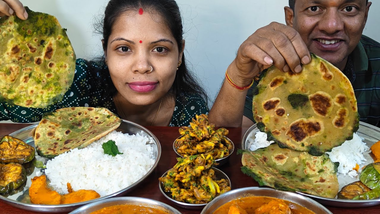 🔥🔥Big bites|Rice, brinjal fry,saag paratha,potato rasa,mix veg pakoda #mukbang @foodloversavitha..5