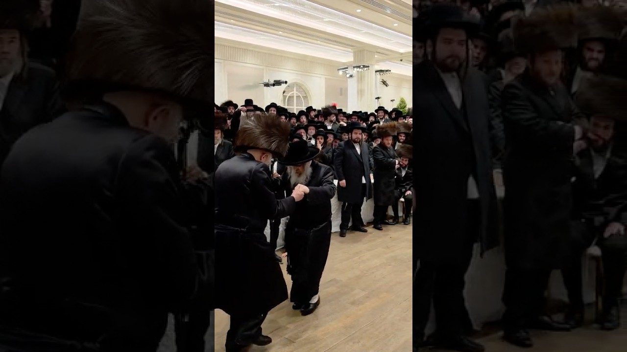 האדמו״ר מסאטמאר בריקוד עם המשב״ק ר׳ משה פרידמן בחתונת נכדו