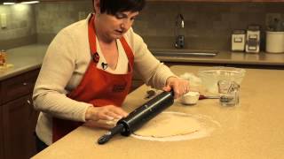 How to roll out the perfect pie crust