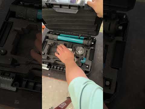 Лазерний 4D рівень акумуляторний 2 АКБ 16 ліній пульт ДУ цифровий дисплей штатив повний набір для установки пластиковий кейс, видео 1