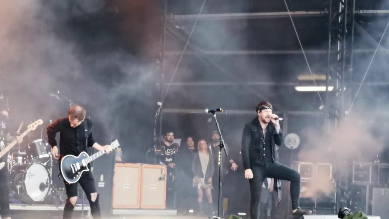 Beartooth - Bad Listener [Live @ Download Festival 2019] - YouTube