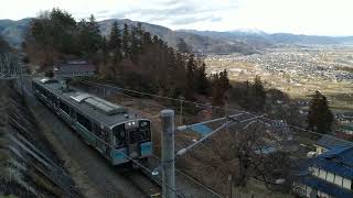 [景色のいいスイッチバック駅！]E127系普通松本行き　姨捨構内通過