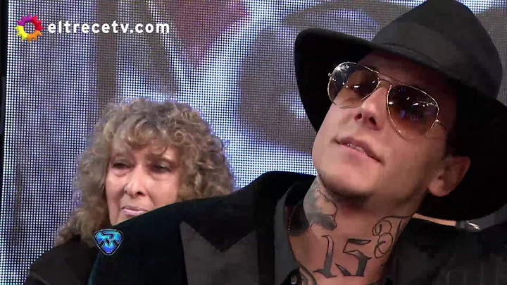 Alex Caniggia cant a capela en la pista del Bailan...