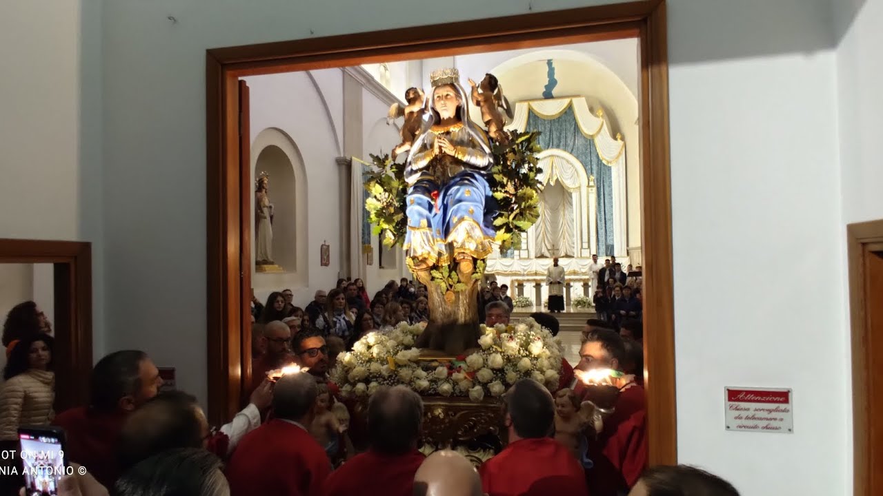 Apricena Fg Maria SS. Incoronata 2023 Rientro Processione Beata Vergine Incoronata in Chiesa Madre