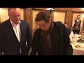 Лепс подарил Додону кий и очки