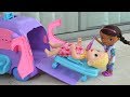 Muñeca Baby Alive y la Doctora Juguetes jugando con la Divertida Ambulancia!!! TotoyKids