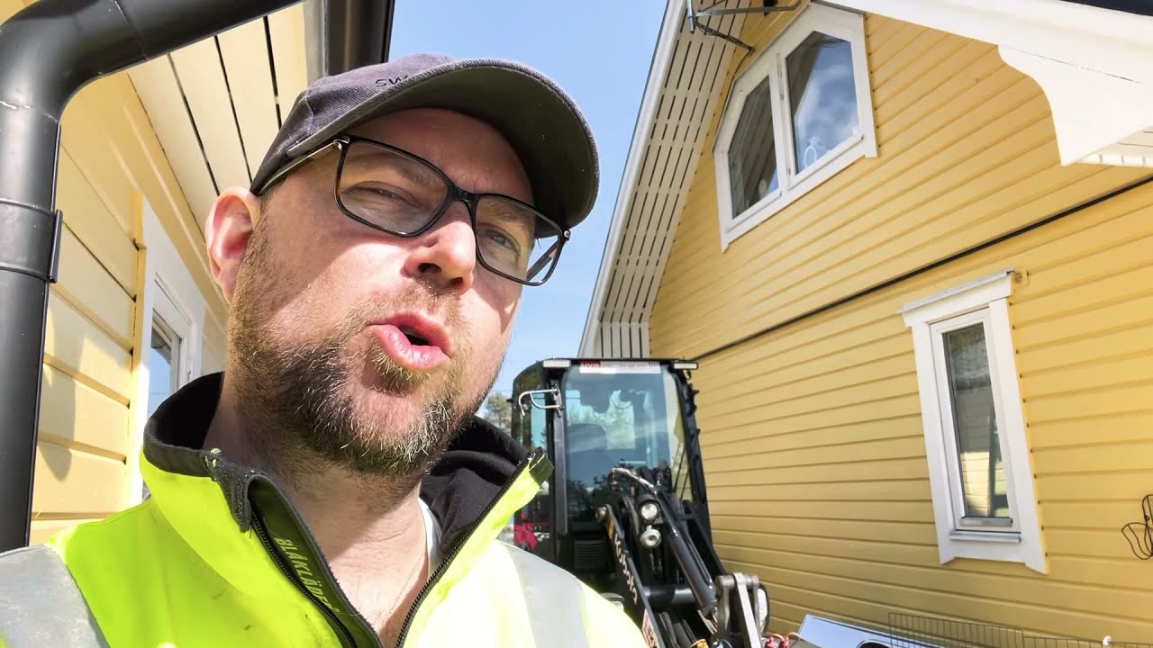 Projekt carport och förråd markplanering och markarbete med Kubota kompaktlastare.
