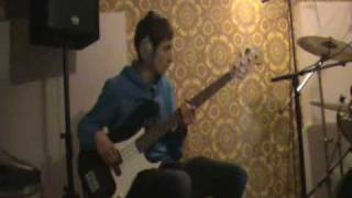 Izie - Plastic Eyes Live Studio