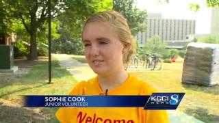 Volunteers help students move in at ISU