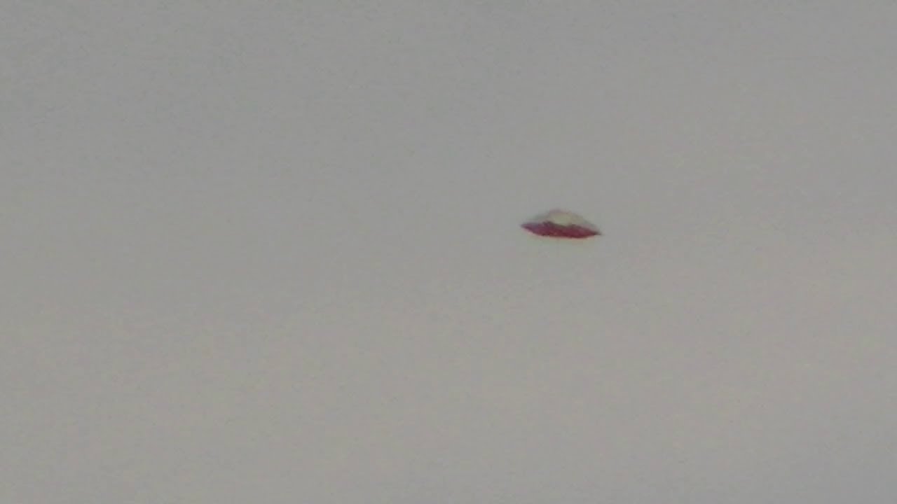 El increíble OVNI piramidal que mutaba en directo