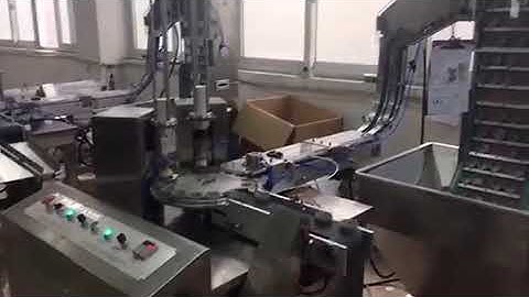 Automatic high speed pre cut wad inserting cap wadding machine caps lining