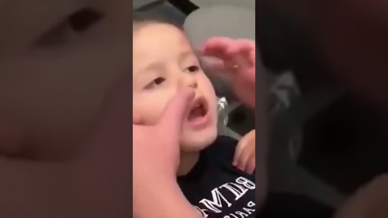 Как достать с носа! Как освободить нос!лайфхак! #shorts #лайфхак #скораяпомощь #смех #прикол #как