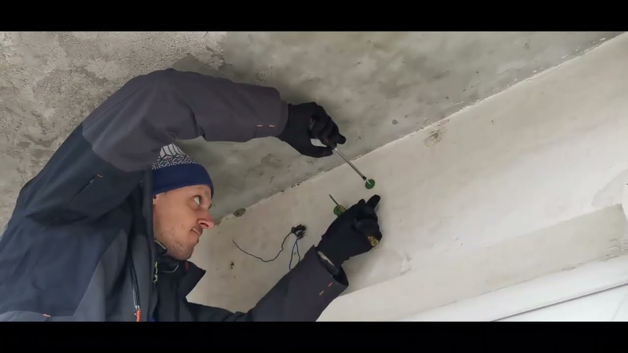 Inlocuire aplica exterior de tip neon cu aplica ce suporta bec tip E27