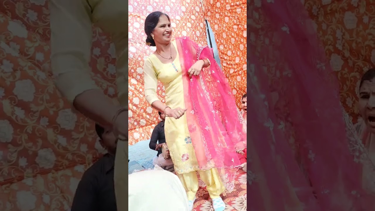 लो बेबे आज तो थारी लाड़ो न कती घणा कसूता अनडी भजन सुनाया और नाचण का तो मैं क्या ही बताऊं..9518812182