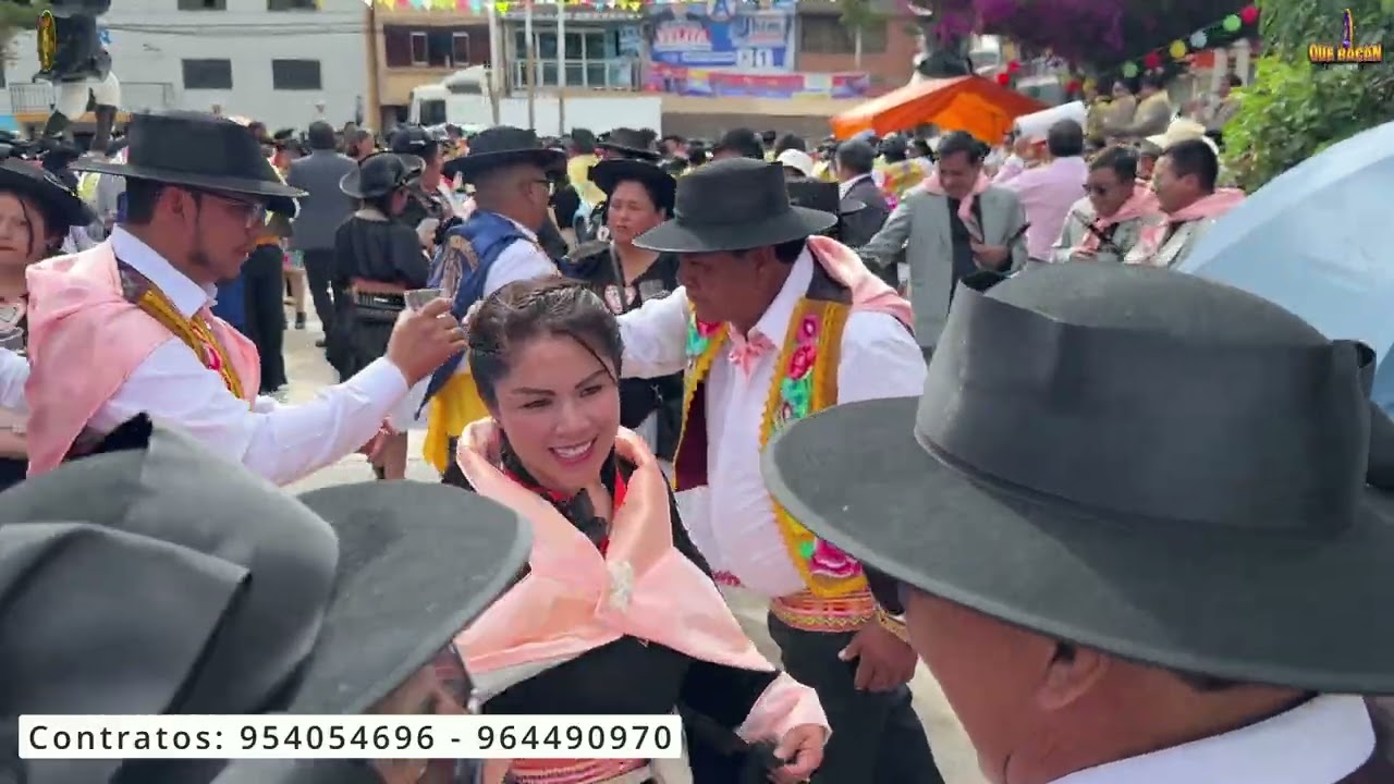 Huaylarsh 2026 en la Plaza Principal de Huayucachi - Orquesta Huracán del Mantaro