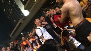 Galatasaray’ın Şampiyonluk kutlamasında Japon taraftarlardan kombinas kombinas ko Resimi
