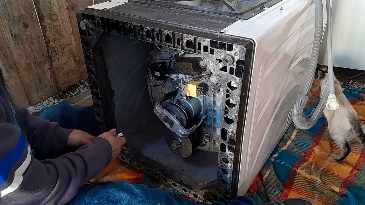 MÁQUINA PANASONIC 16 KILOS MECANISMO TRANCADO  NÃO LAVA A ROUPA SÓ VAI PRA UM LADO