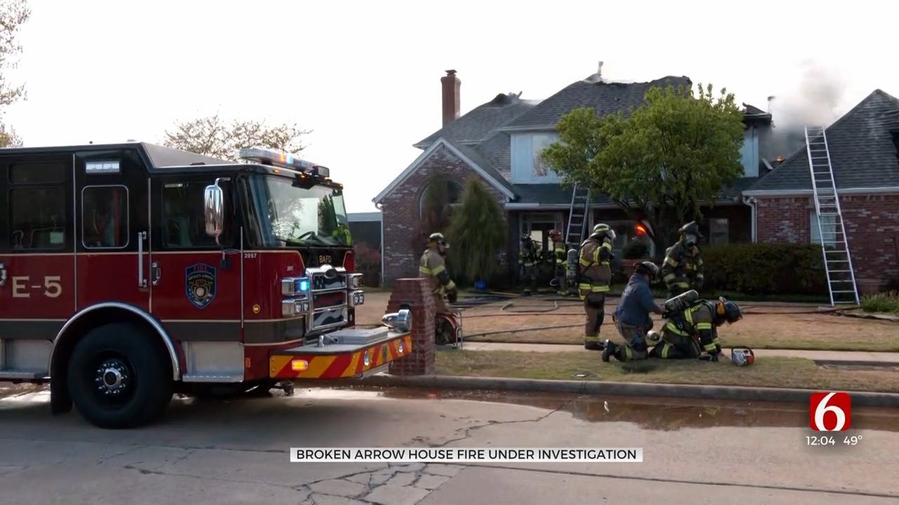 Emergency Crews Battle House Fire In Broken Arrow - YouTube