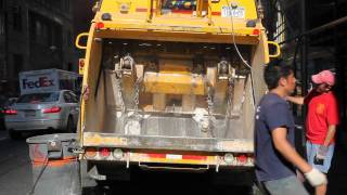Leach Rear Loader 2R-II - demolition application Labrie.m4v