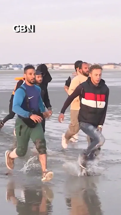 People smugglers EXPLOIT ‘thick’ Channel fog to bring migrants across