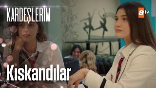 Kızlar kıskançlık krizinde! - Kardeşlerim 21.  Resimi