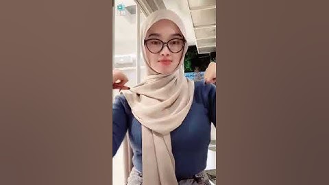 pemersatu bangsa wanita hijab cantik •|| bulat banget ? kacamatanya 😬
