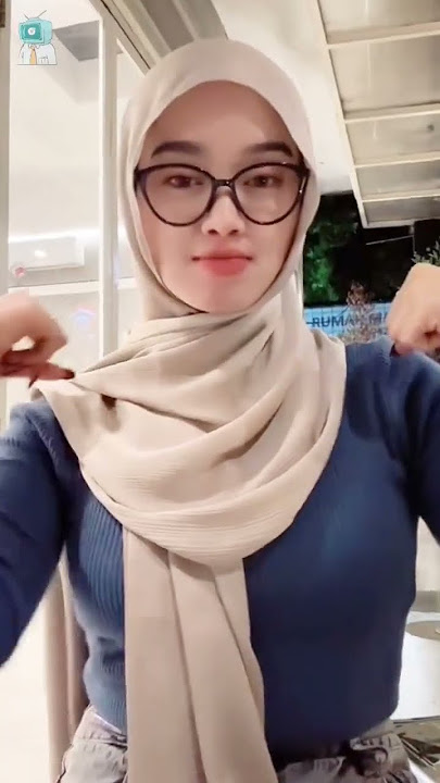 pemersatu bangsa wanita hijab cantik •|| bulat banget ? kacamatanya 😬