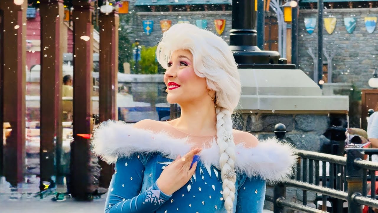 Эльза и исполнители рождественских песен выступят в Аренделле в парке «Мир Холодного сердца»! ❄️