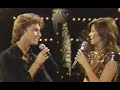 Capture de la vidéo Andy Gibb & Victoria Principal | Solid Gold | “All I Have To Do Is Dream” (10/3/81)