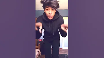 انا فاكر وأنا صغير بص هجبلك الخلاصة أبويا جابلي مايك وأبوك جابلك مصاصا 