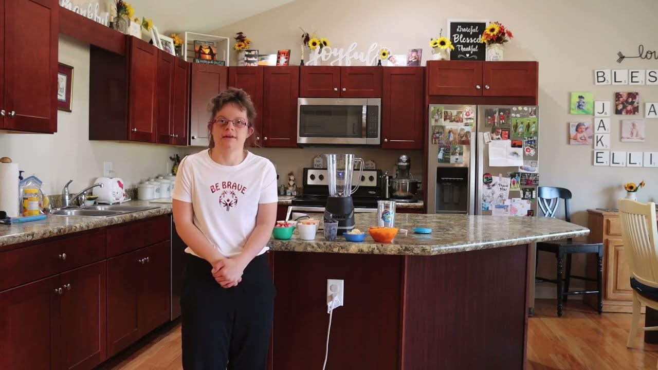 Hannah McNiece | Food & Nutrition: Fruit Smoothie