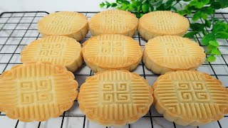 不用转化糖浆也可以做月饼，在家做蛋月烧月饼，吃起来像蛋糕一样