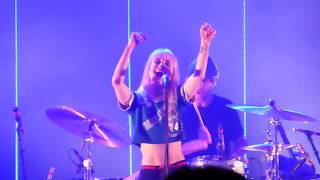 Video thumbnail of "Paramore - Everywhere (Fleetwood Mac cover) | 013, Tilburg"