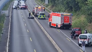 Motorrad kollidiert mit Tesla - 5 Verletzte auf A555 Richtung Bonn kurz vor Wesseling am 04.08.25