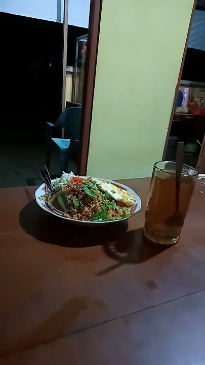 Makan nasi goreng di malam hari#shorts