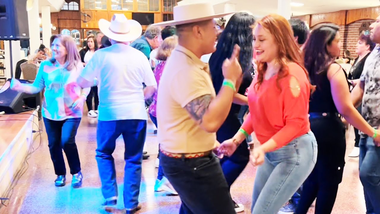 Linda pareja baila rancheras al estilo de JEFE DE JEFES - YouTube