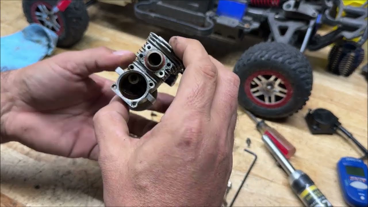 Двигатель TRAXXAS на нитрометане не работает. Возможно, проблема в поршне и гильзе.