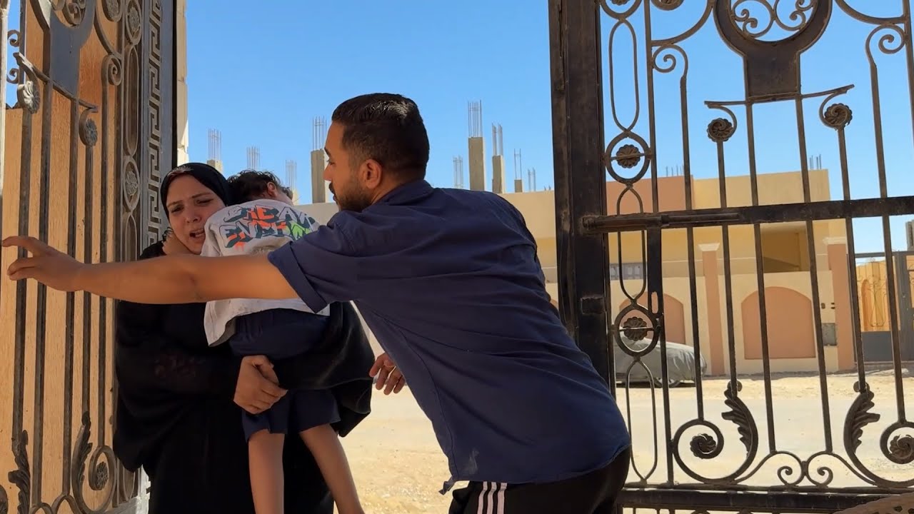 مديره مستشفى اتنكرت فى ست فقيره ودخلت تكشف لحفيدها شوف الدكتور والامن عملوا معاها اى