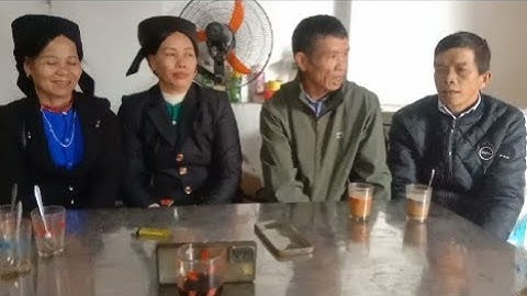 Các anh chị  đi chợ gặp nhau hát sli vui quá.