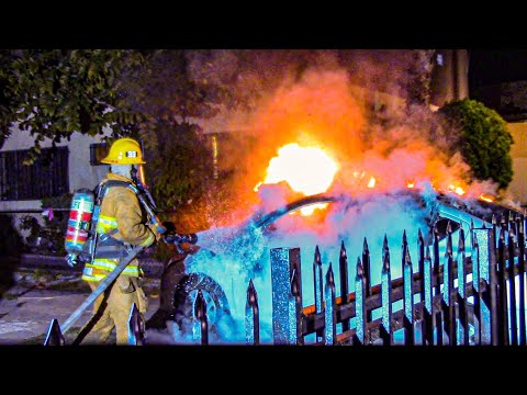 LAFD Engine 33 Works a Vehicle Fire (South Central LA)