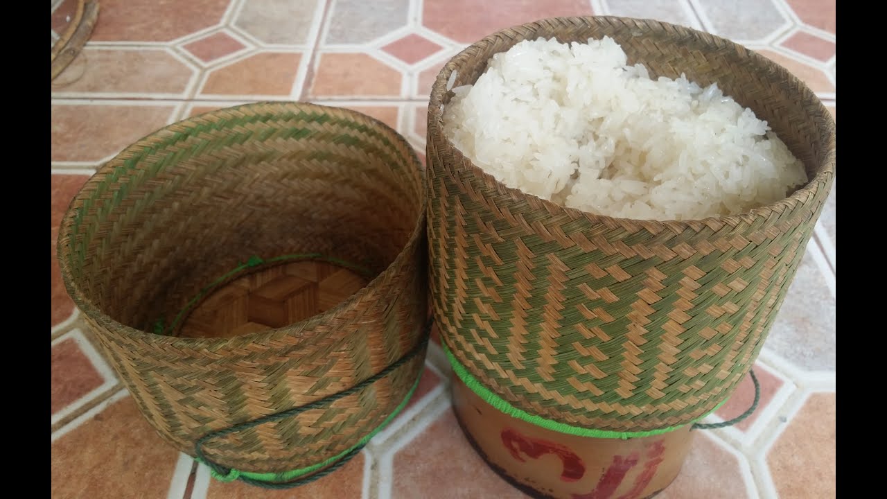 The Tai ethnic making bamboo sticky rice basket | GORI - YouTube