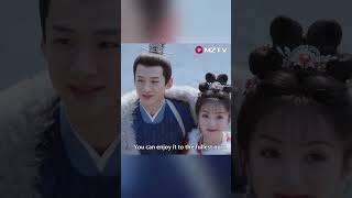 They stage romantic embrace in the snow #cdrama #shorts #newlifebegins #卿卿日常 #baijingting #tianxiwei