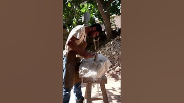 Splitting stones using simple tools by skilled workers #shorts