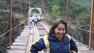 Cruzando el Puente Huápoca en Ciudad Madera, Chihuahua, México.