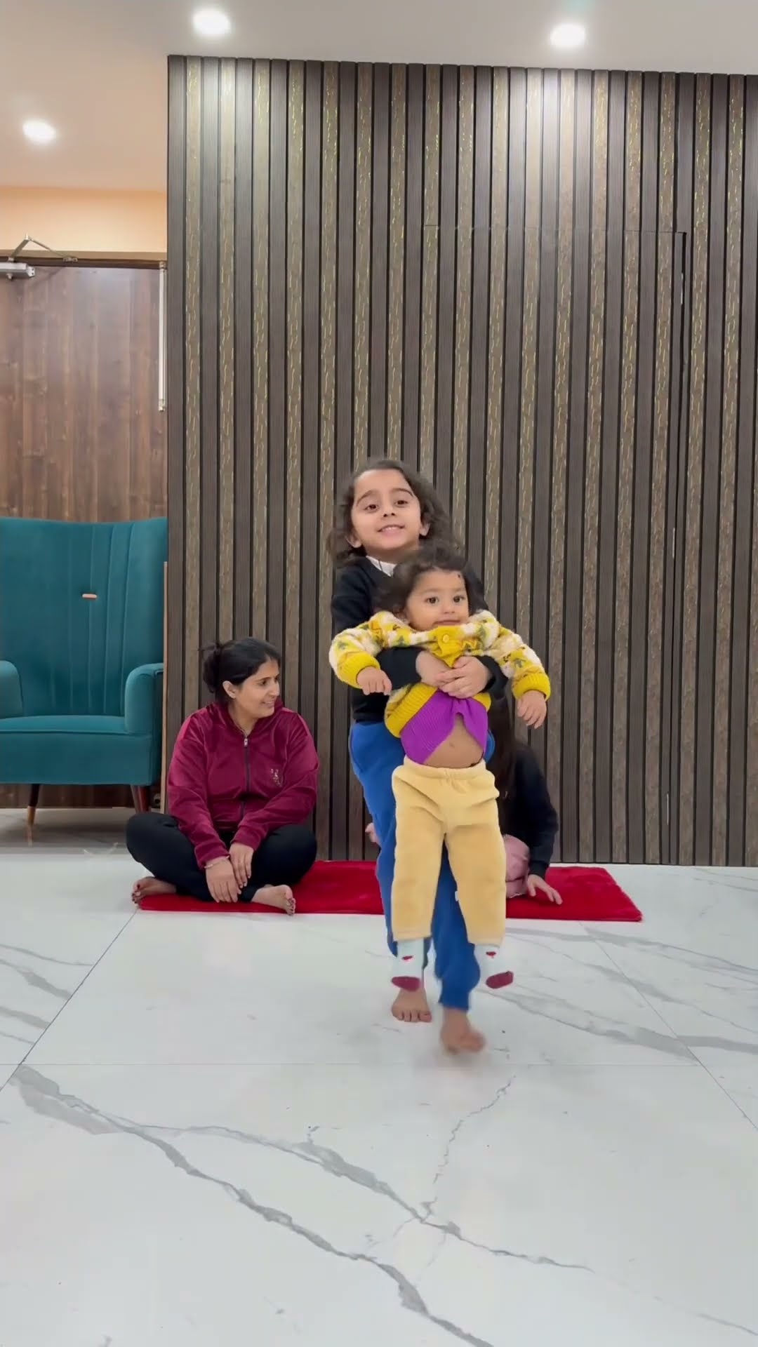 Cute baby kisko sabse kam pyaar karti hai ???