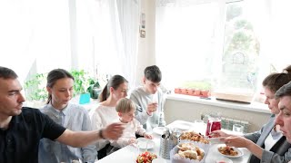 Многодетные семьи в регионах с низкой рождаемостью получат поддержку от государства в России