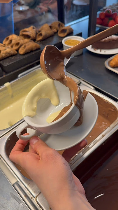 Trying London’s most viral hot chocolate #london #hotchocolate #dessert #chocolatecake📍Italian Bear
