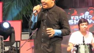 Video thumbnail of "Tulus - Kisah Sebentar"