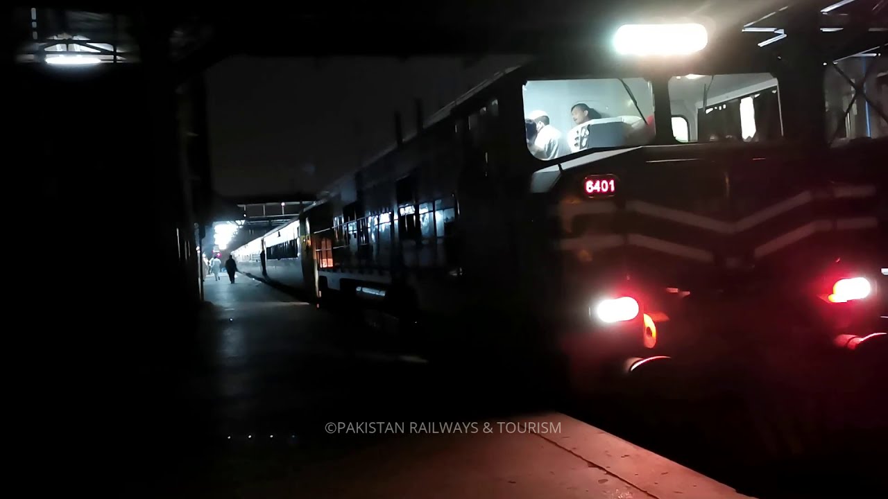 148dn Mianwali Express leaving Lahore Junction | Pakistan Railways