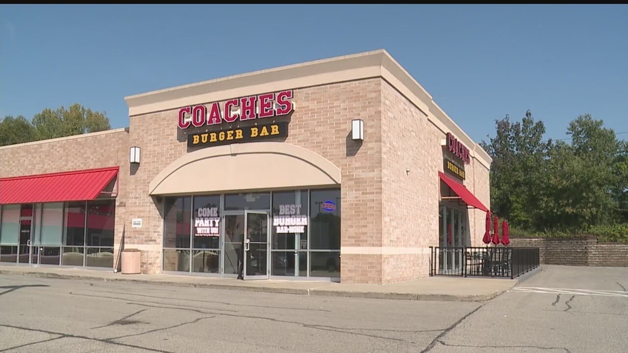 Local burger restaurant opens Trumbull County location YouTube